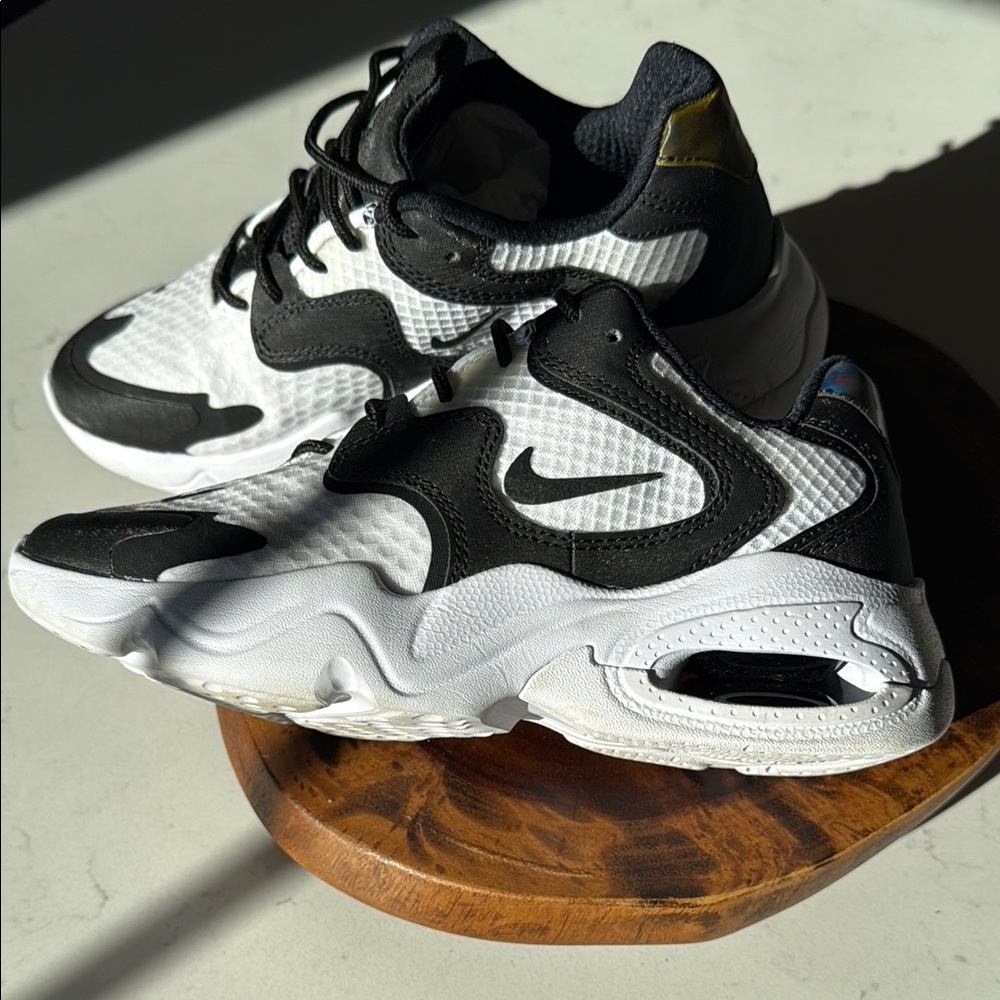 Nike Air Max 2X White and Black Sneakers - Picture 2 of 5